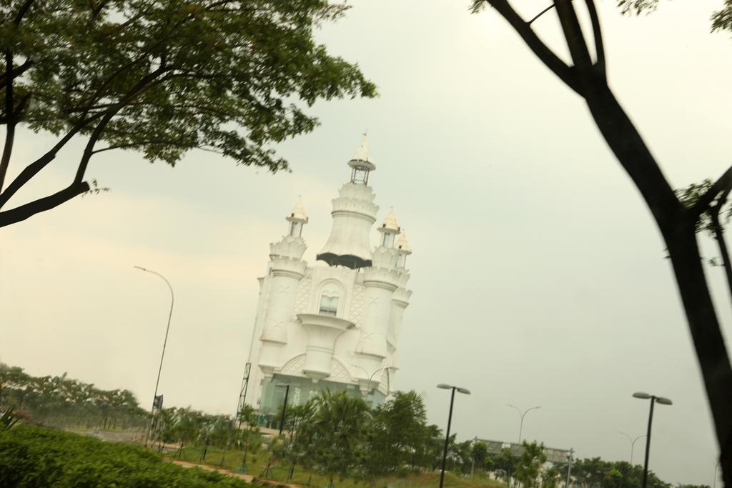 Amaris Hotel Serpong Tangerang Экстерьер фото
